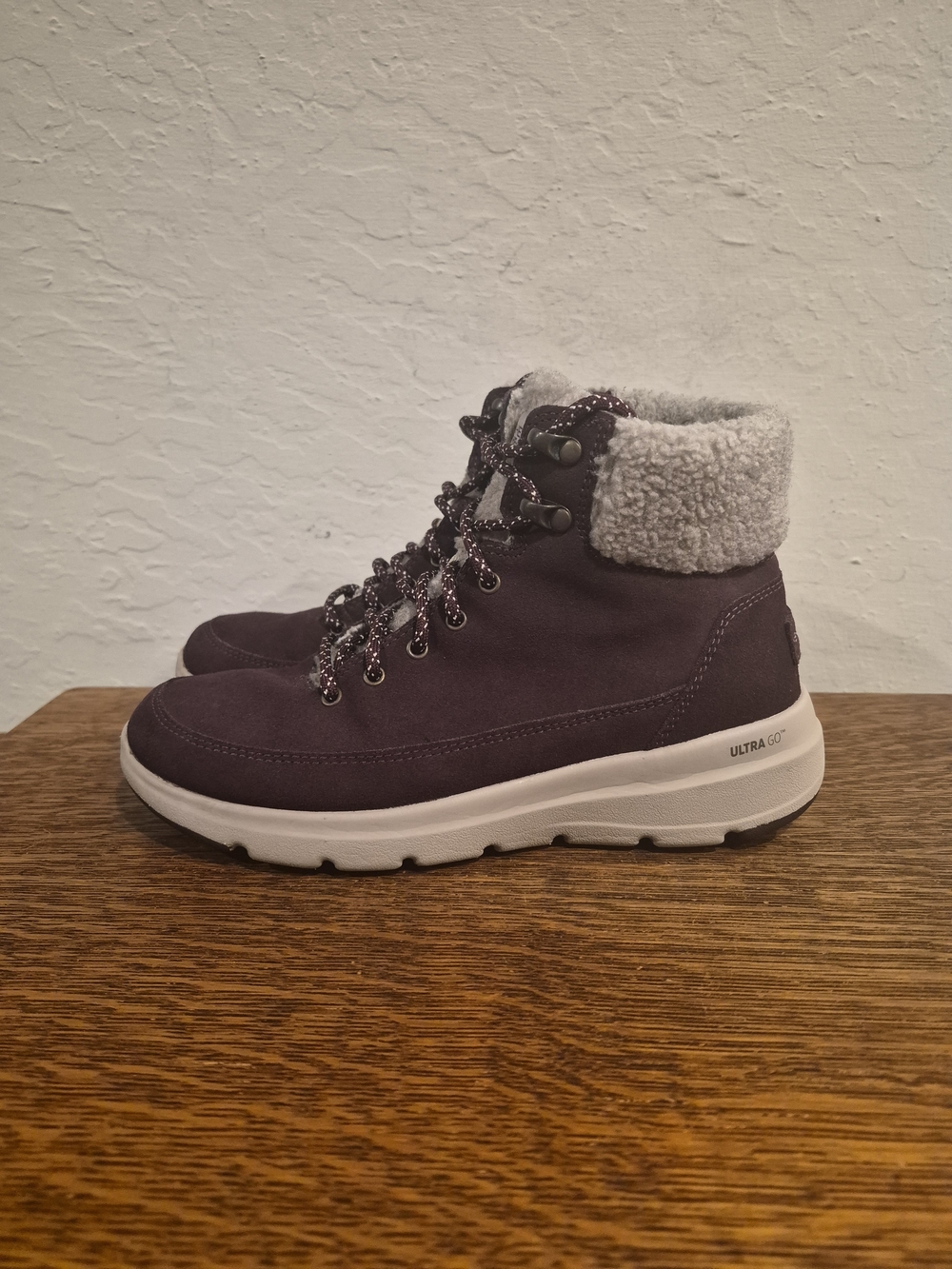 Skechers Glacial Ultra Winter Boots
Women's Size US 7
